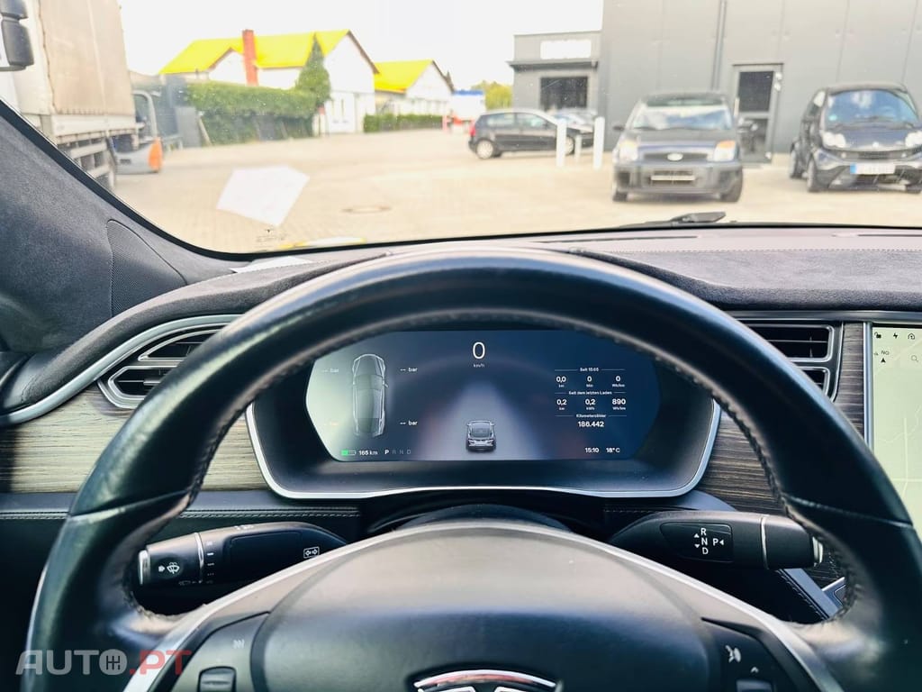 Tesla Model S 85D