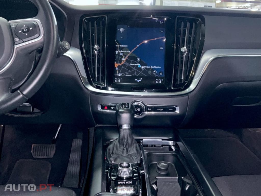 Volvo V60 2.0 T4 Momentum Plus