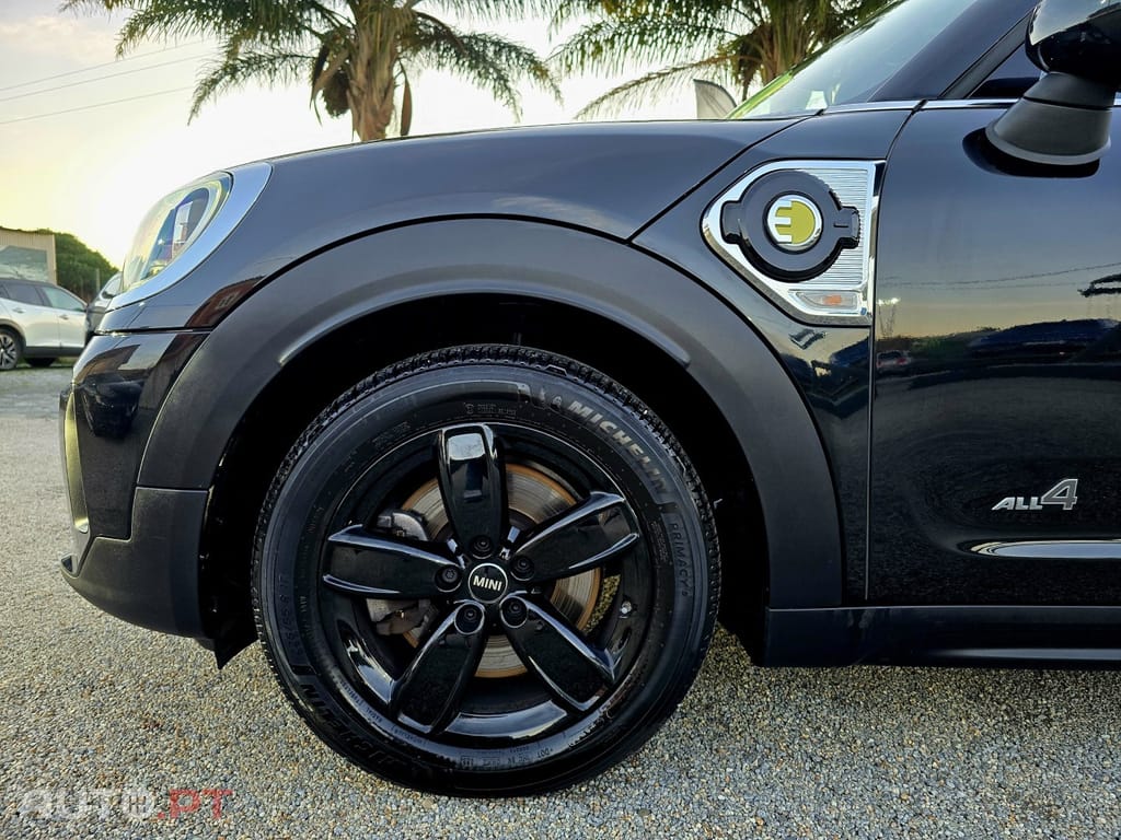 MINI Countryman Cooper SE Premium Essential Auto