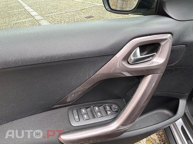 Peugeot 2008 1.2 PURETECH STYLE