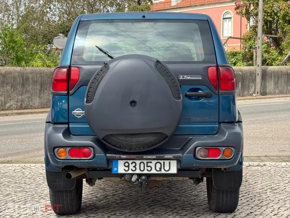 Nissan Terrano Outro