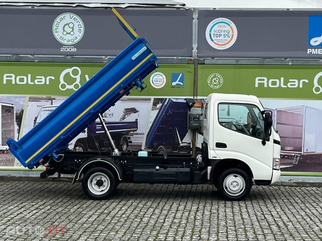 Toyota Dyna 3.0  BASCULA TRILATERAL