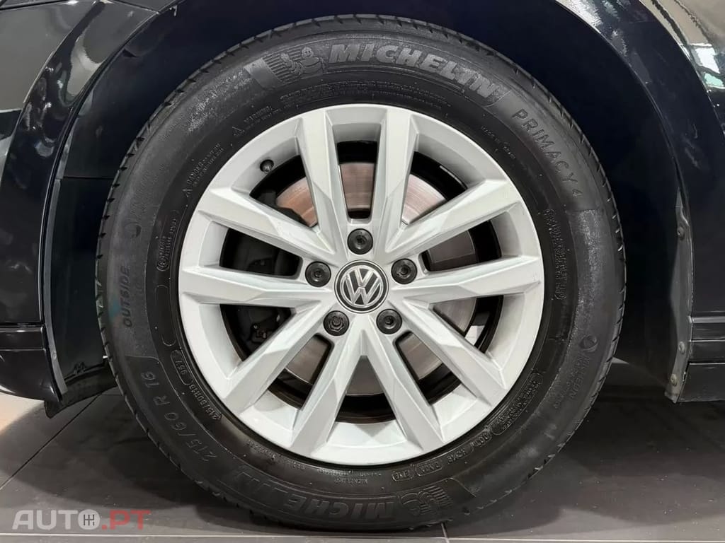 Volkswagen Passat Variant 1.6 TDI Confortline — fotografia 13
