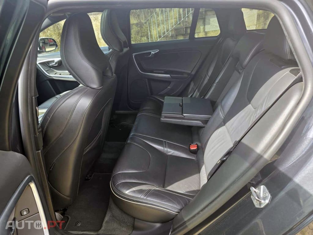 Volvo V60 D6 Twin Engine Geartronic RDesign