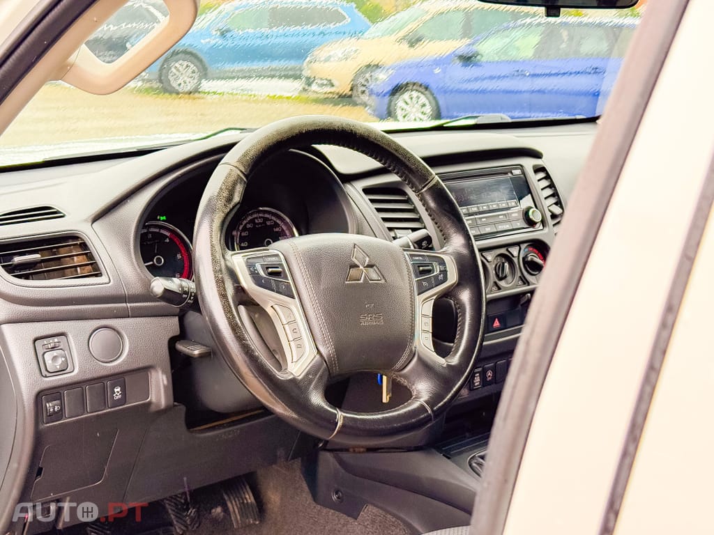 Mitsubishi L200 2.3 DI-D CD Invite 4WD