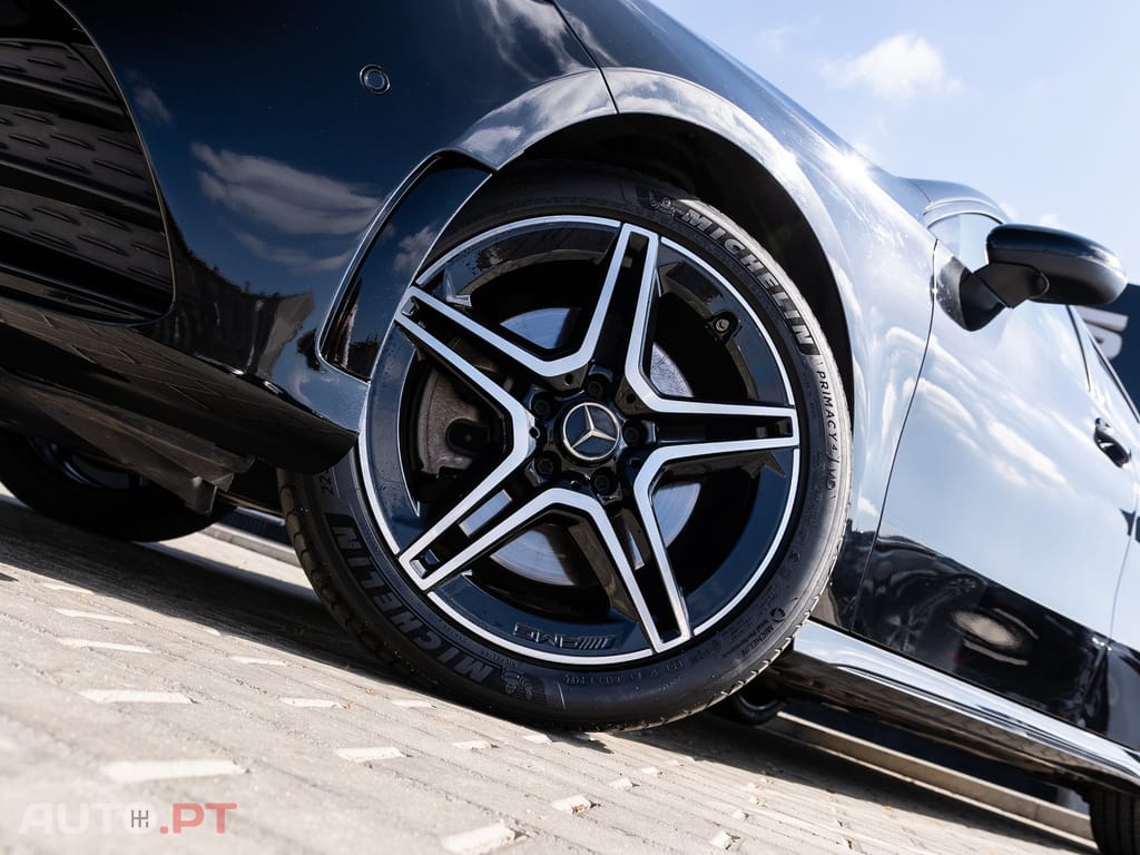 Mercedes-Benz A 250 e 8G-DCT AMG Line — fotografia 5