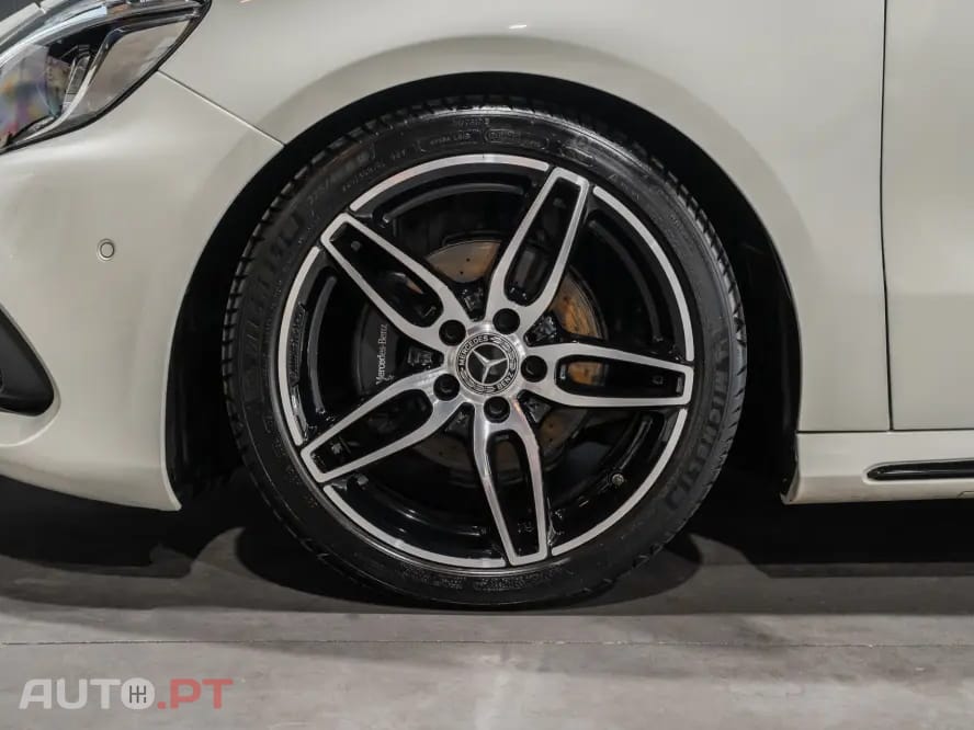 Mercedes-Benz A 180 AMG Line