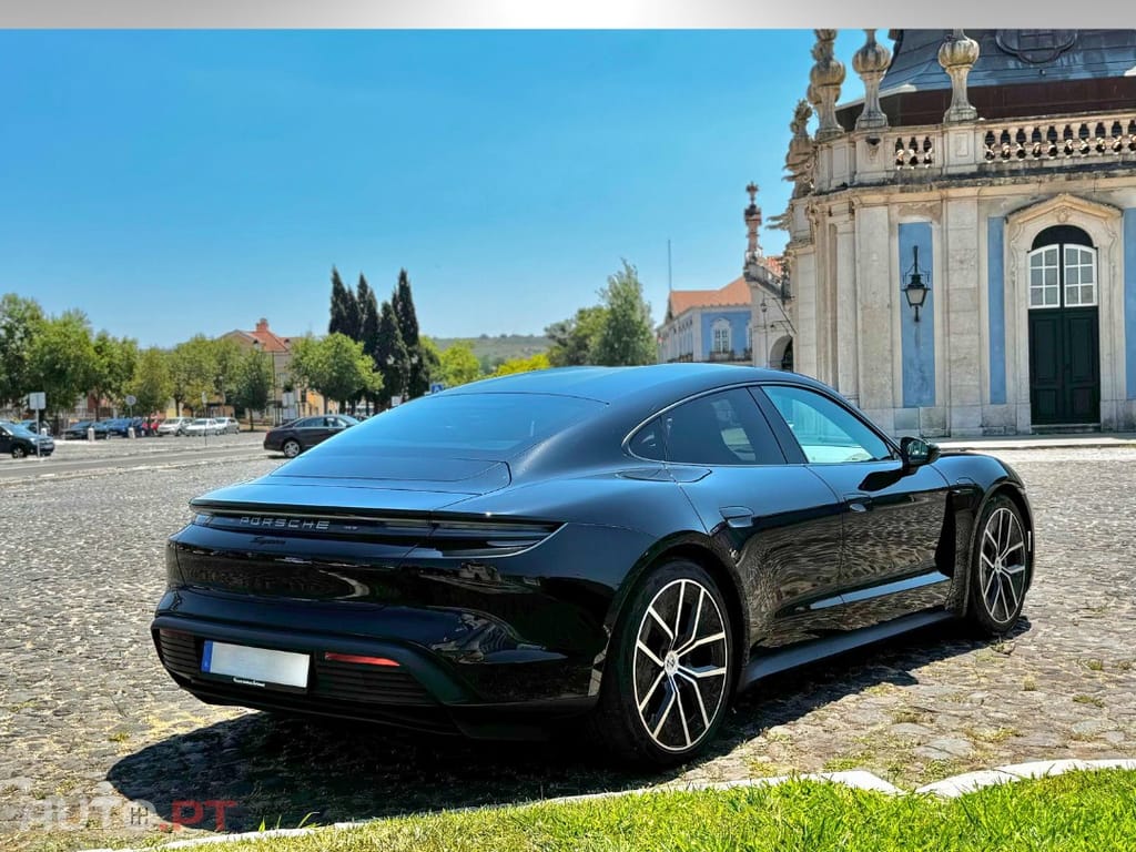 Porsche Taycan Outros