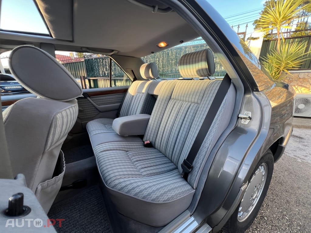 Mercedes-Benz W124 300 D