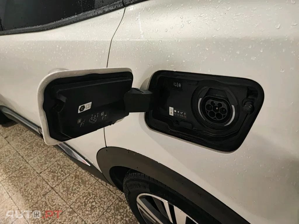 Peugeot 3008 1.6 Hybrid Allure e-EAT8