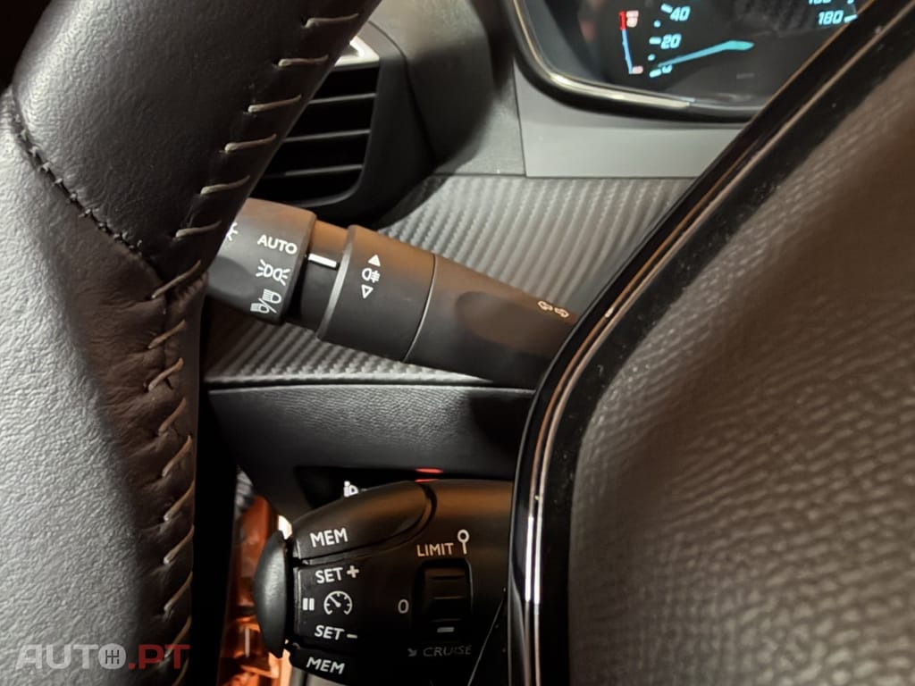 Peugeot E-2008 50 kWh Active Pack