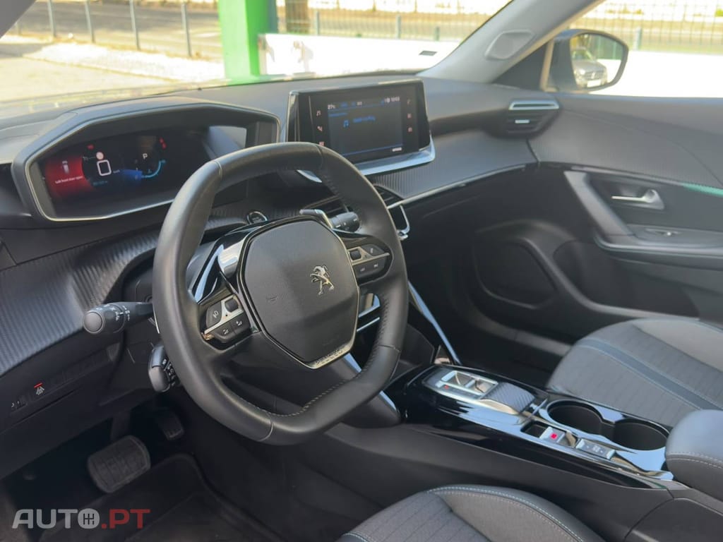 Peugeot 2008 1.2 PureTech Allure Pack EAT8
