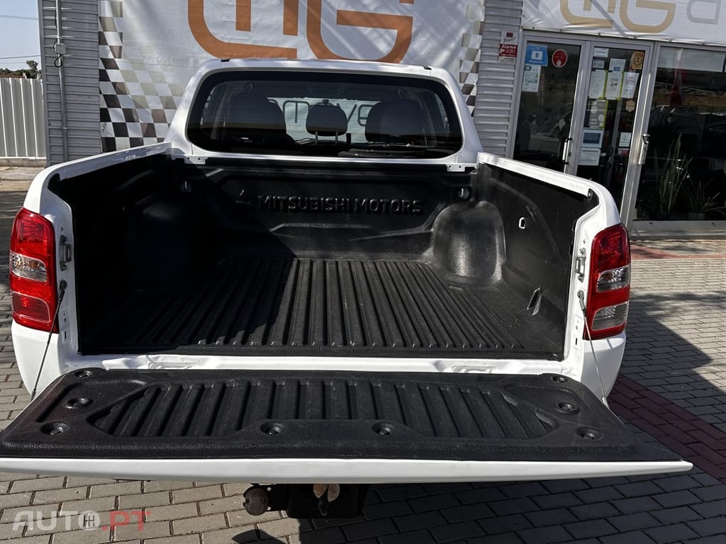 Mitsubishi L200 2.4 DI-D Club Invite CC 4WD