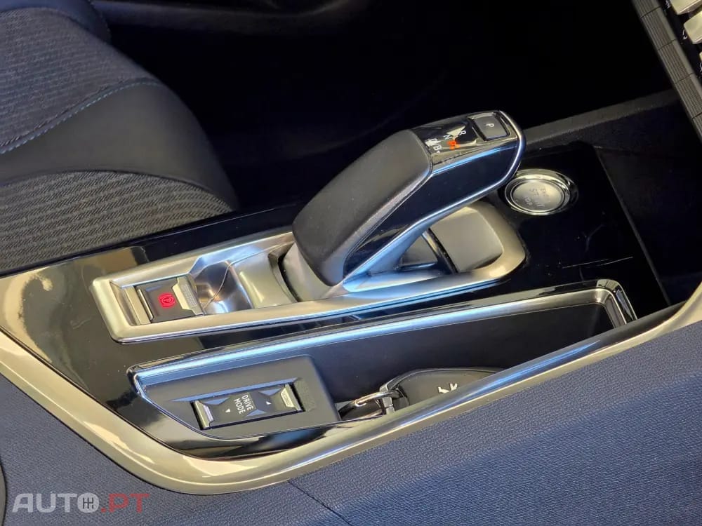 Peugeot 3008 1.6 Hybrid Allure e-EAT8