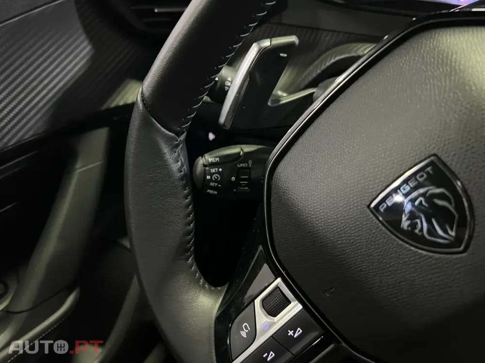 Peugeot 2008 1.2 Hybrid Allure e-DCS6