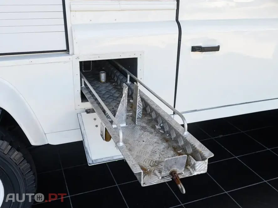 Land Rover Defender 90 SW 2.5 Td5 E