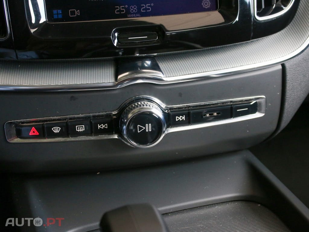 Volvo XC60 2.0 T6 PHEV Plus Dark AWD