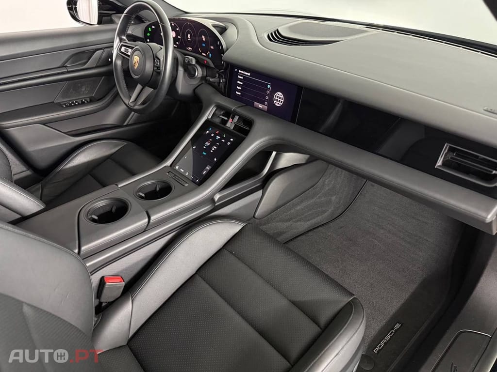 Porsche Taycan 4 