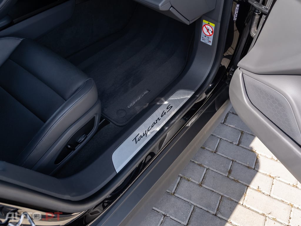 Porsche Taycan 4S
