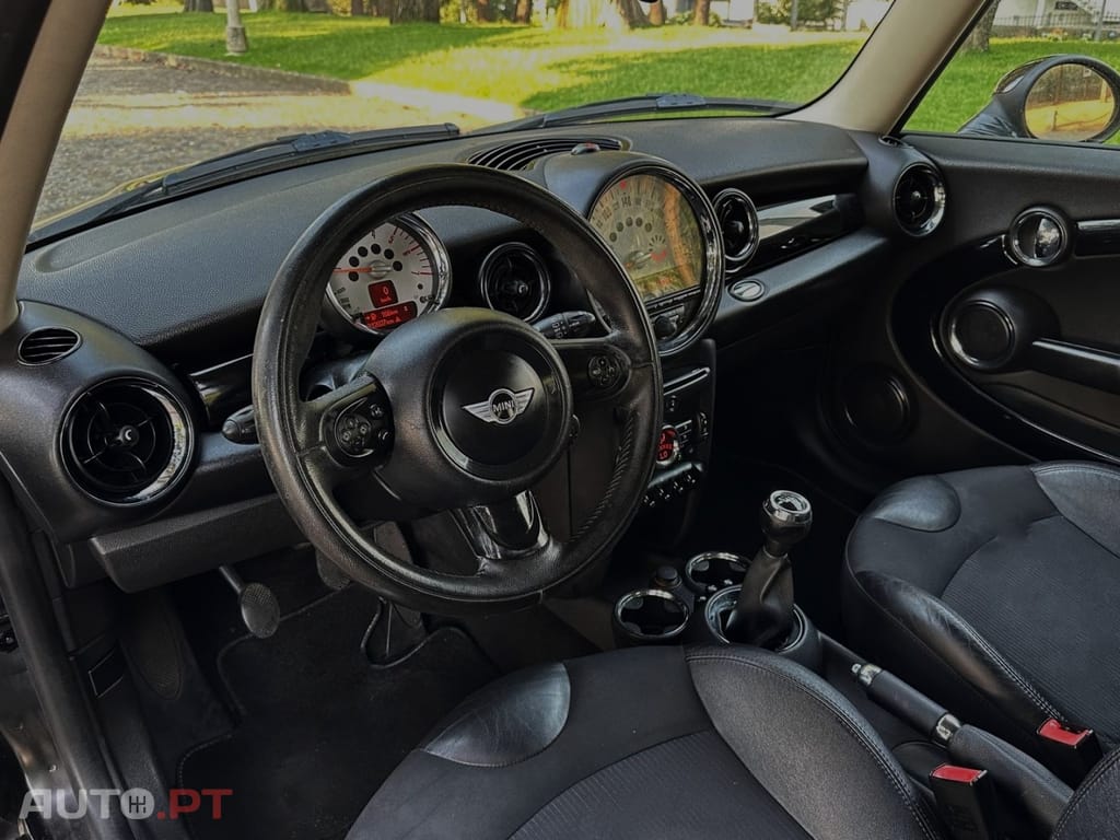 MINI Cooper Cooper D