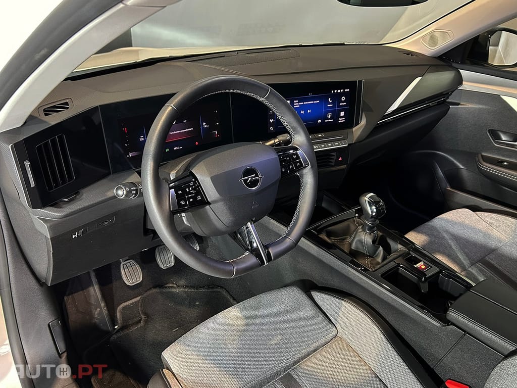 Opel Astra 1.2 T Elegance