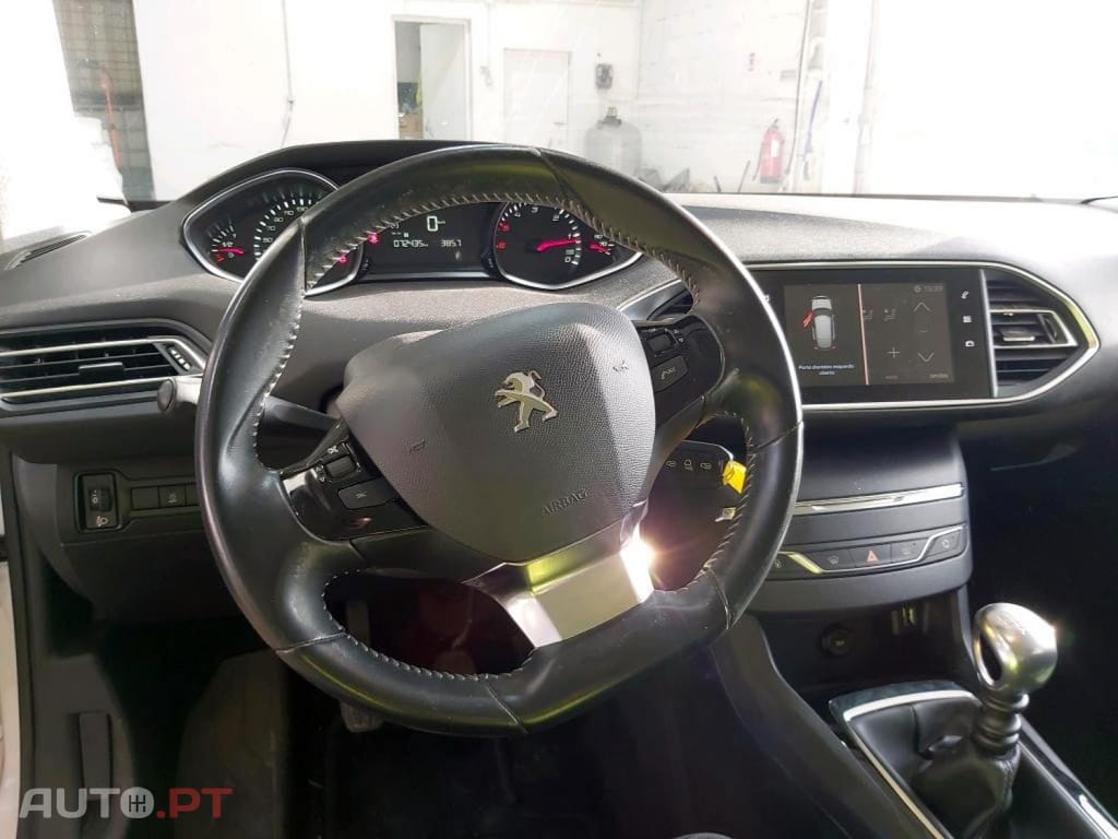 Peugeot 308 1.5 BlueHDi Business Line