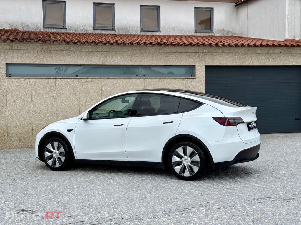Tesla Model Y Long Range Dual Motor AWD