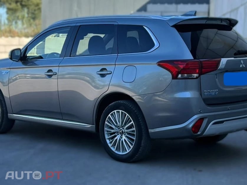 Mitsubishi Outlander 2.4L PHEV 4WD INTENSE