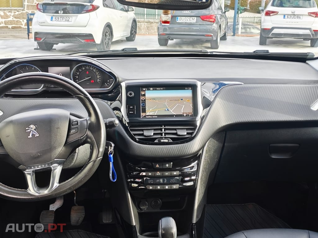 Peugeot 2008 1.2 e-THP Allure