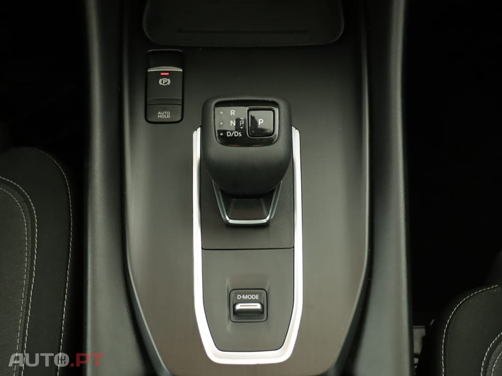 Nissan Qashqai Qashqai 1.3 DIG-T N-Connecta LED Xtronic