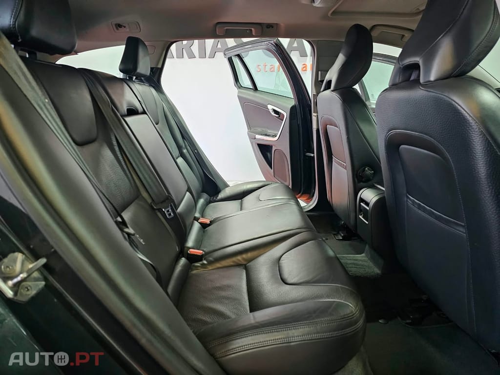 Volvo V60 2.4 D6 Summum AWD Phev