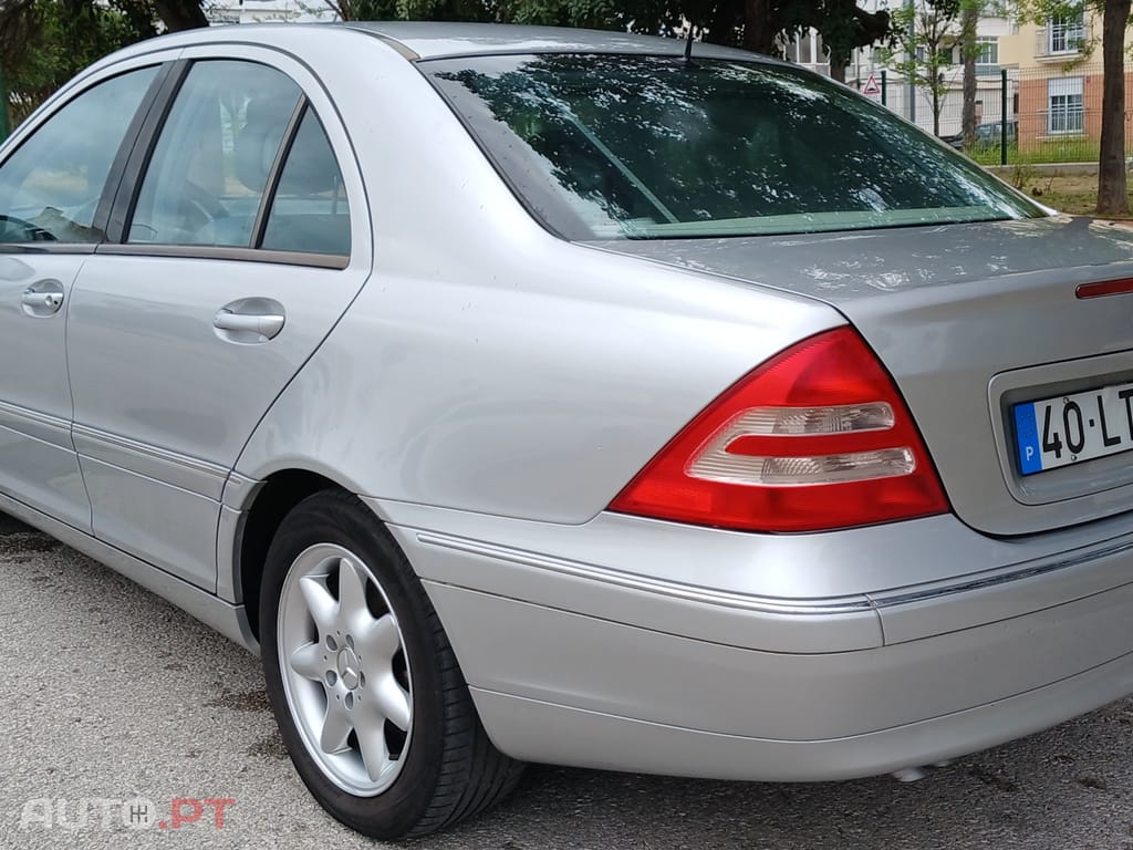 Mercedes-Benz C 320 V6