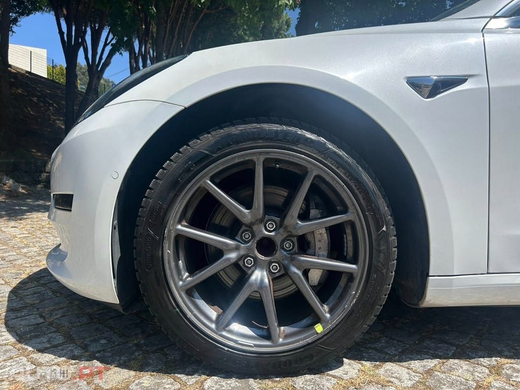 Tesla Model 3 SR Plus