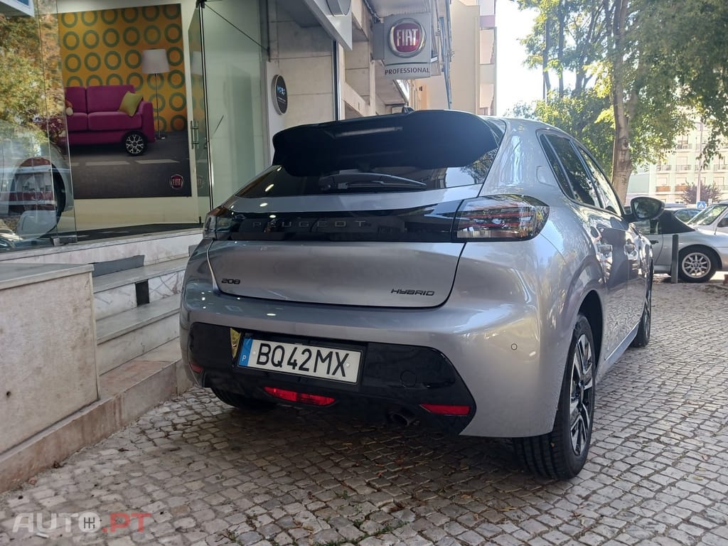 Peugeot 208 1.2 Hybrid Allure e-DCS6