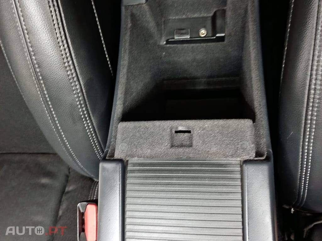 Volvo V60 2.0 D2 R-Design Momentum