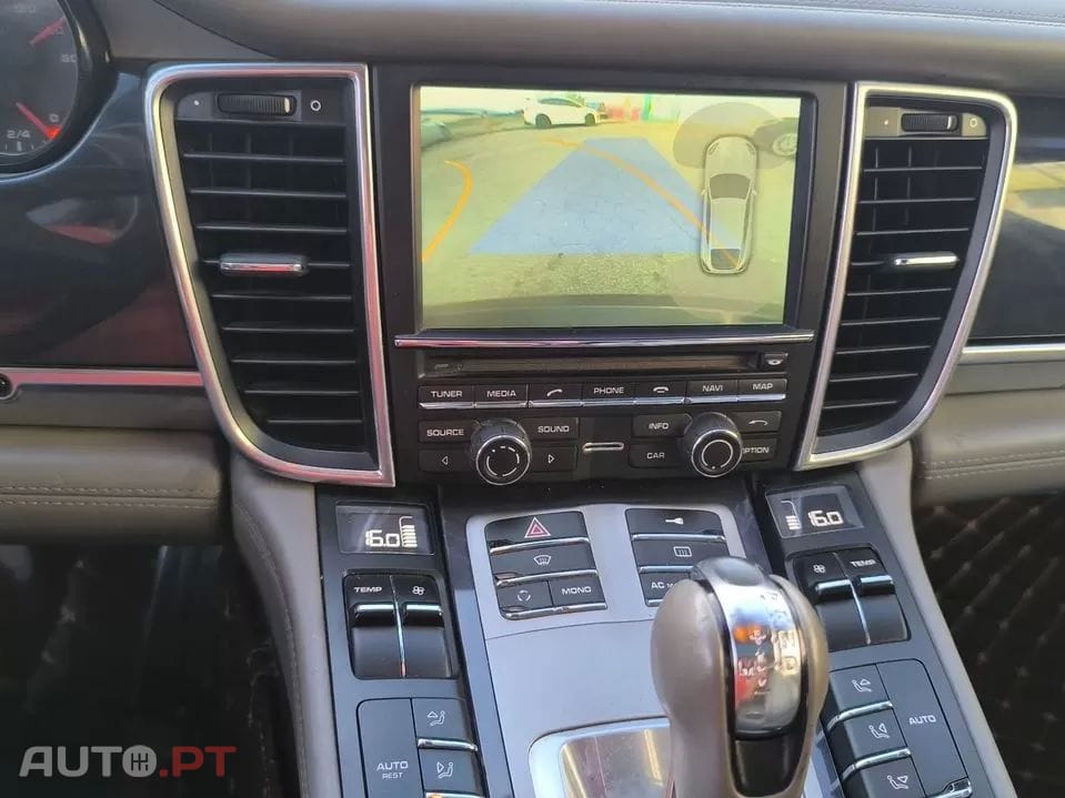 Porsche Panamera 4 Platinum Edition PDK