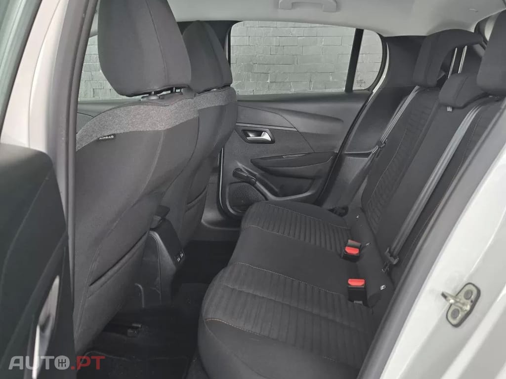 Peugeot E-208 50 kWh Active