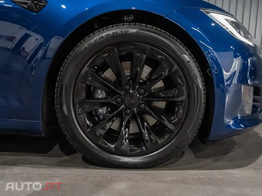 Tesla Model S 75