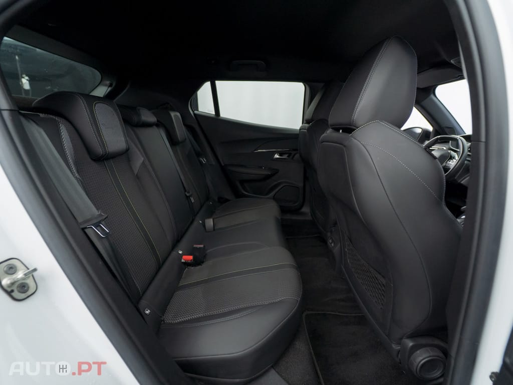 Peugeot E-2008 50 kWh GT