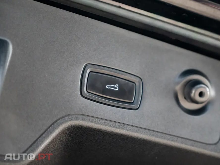 Porsche Panamera 4 E-Hybrid Platinum Edition
