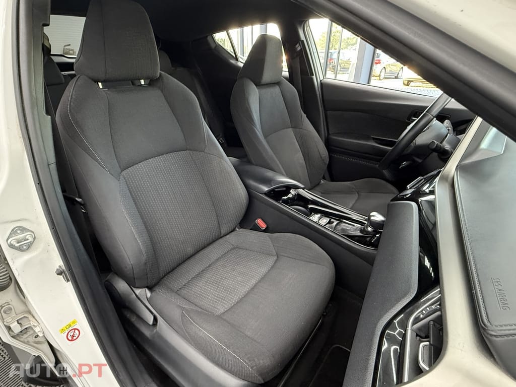 Toyota C-HR 1.8 Hybrid Square Collection