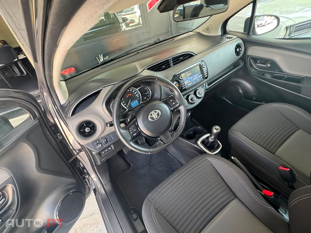Toyota Yaris 1.0 VVT-I CONFORT