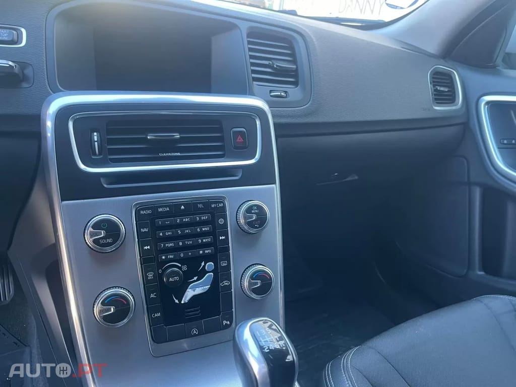 Volvo V60 2.0 D2 R-Design