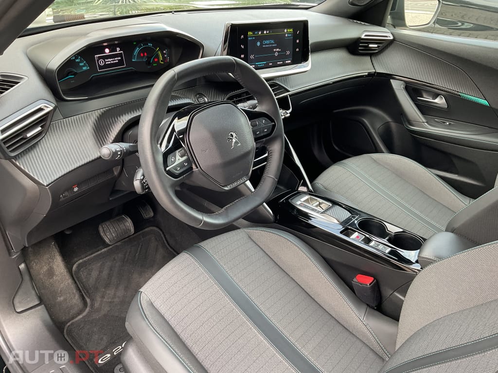 Peugeot E-2008 50 kWh Allure