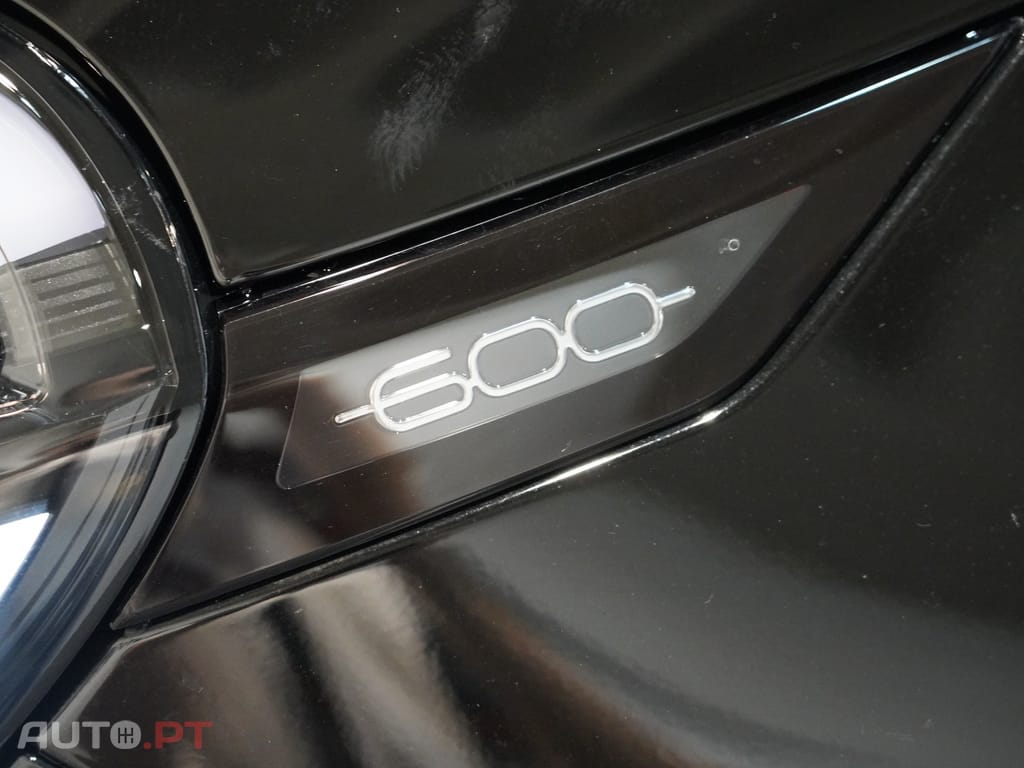 Fiat 600e 54 kWh (Red)