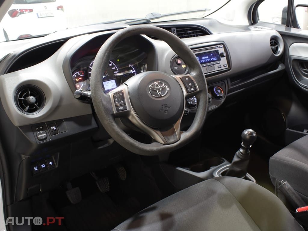 Toyota Yaris 1.4 D-4D AC IVA Dedutível
