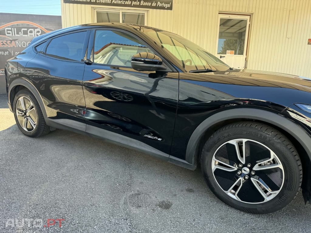 Ford Mustang Mach-E 75.7 kWh Premium AWD