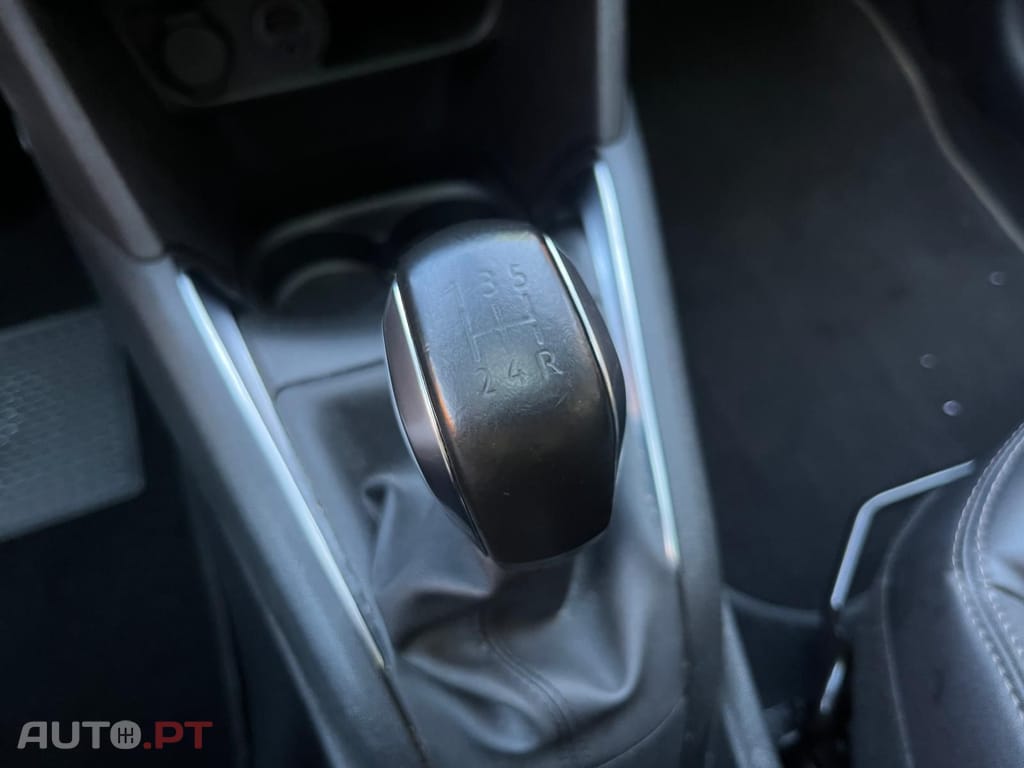 Peugeot 208  1.2 e-THP Féline