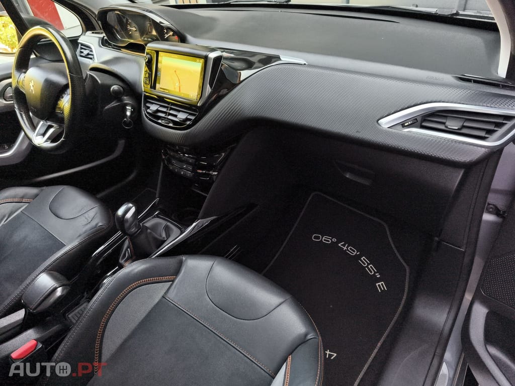 Peugeot 2008 1.2 PureTech Crossway