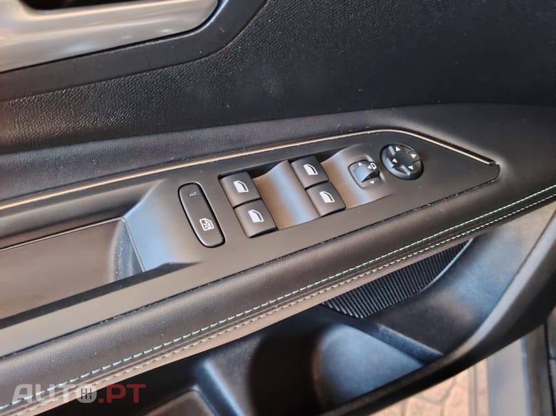 Peugeot 3008 Plug-In Hybrid 225 e-EAT8 Allure Pack